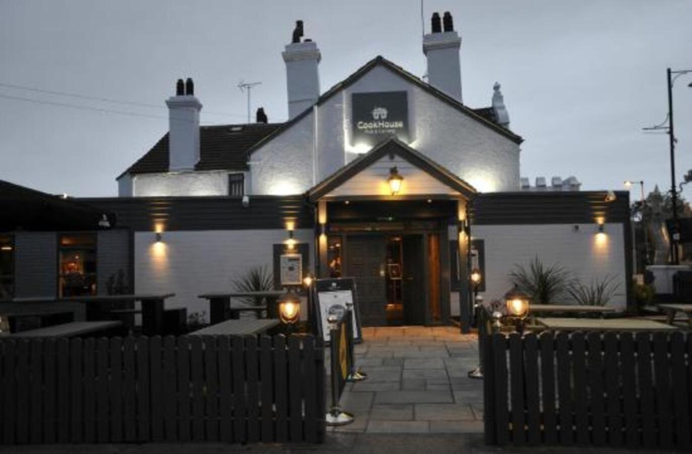 Vale View Apartment, Prestatyn, North Wales - A Stylish, Dog-Friendly Holiday Let Just A 5 Min Walk To Beach & Town! Екстер'єр фото