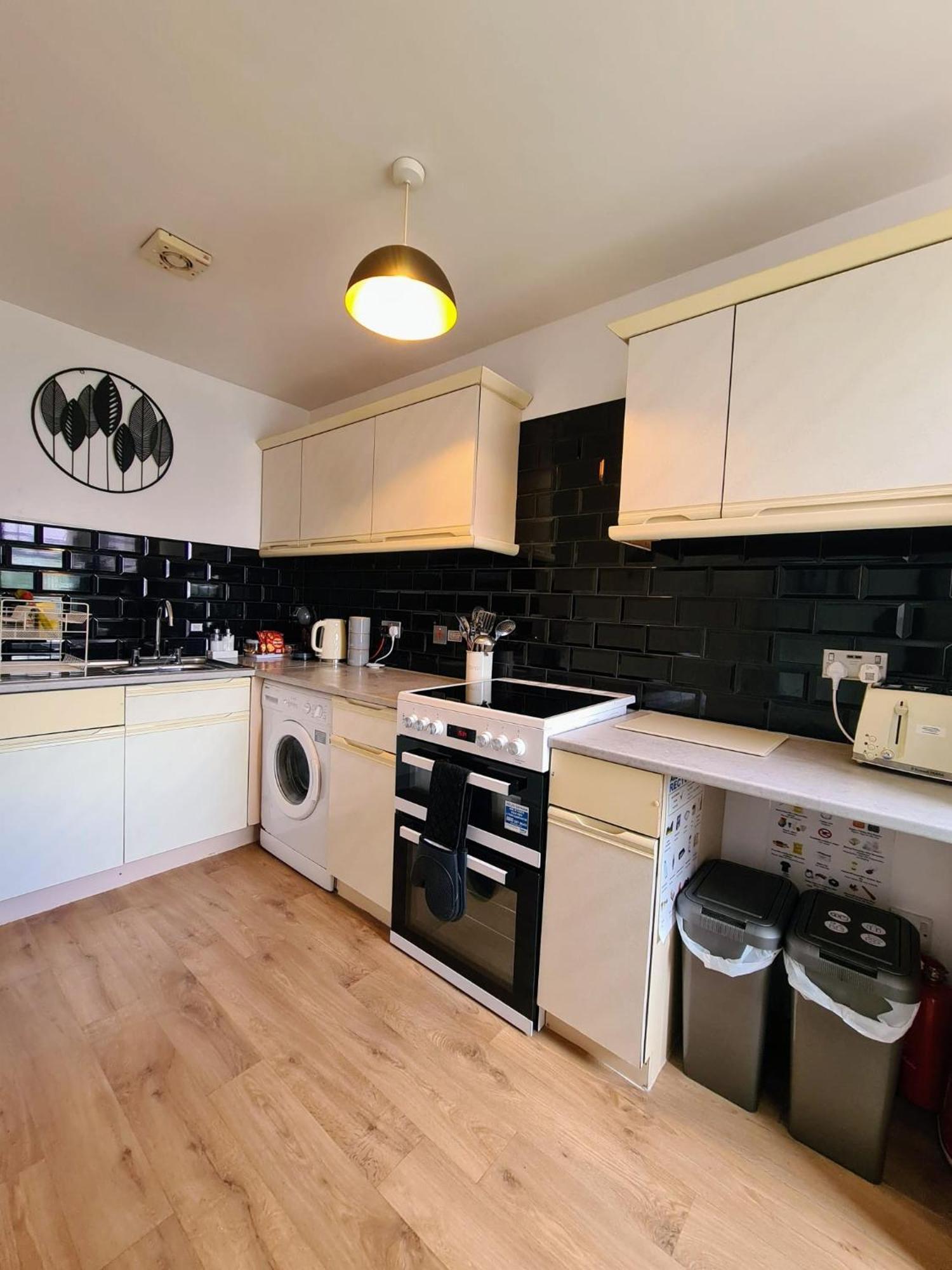 Vale View Apartment, Prestatyn, North Wales - A Stylish, Dog-Friendly Holiday Let Just A 5 Min Walk To Beach & Town! Екстер'єр фото